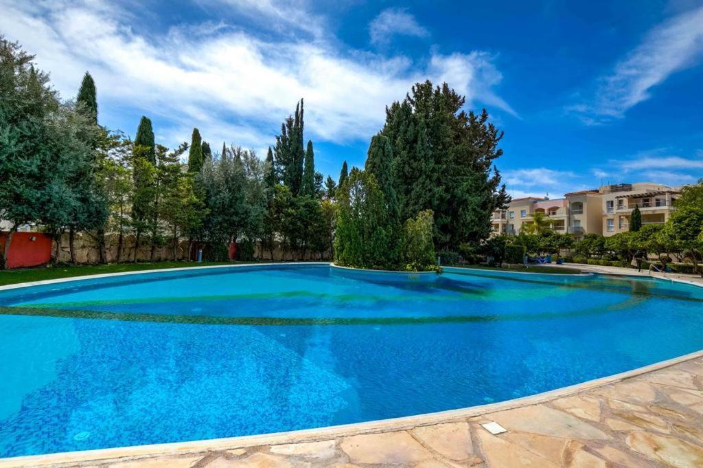 Апартаменты Penthouse Carina Пафос Экстерьер фото