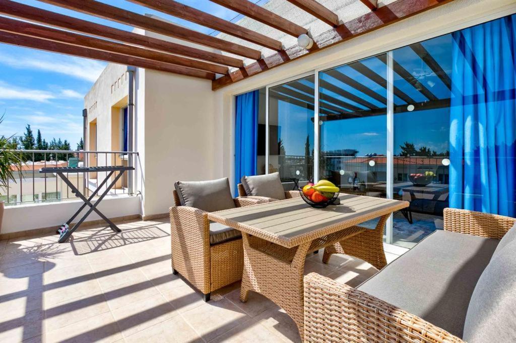 Апартаменты Penthouse Carina Пафос Экстерьер фото